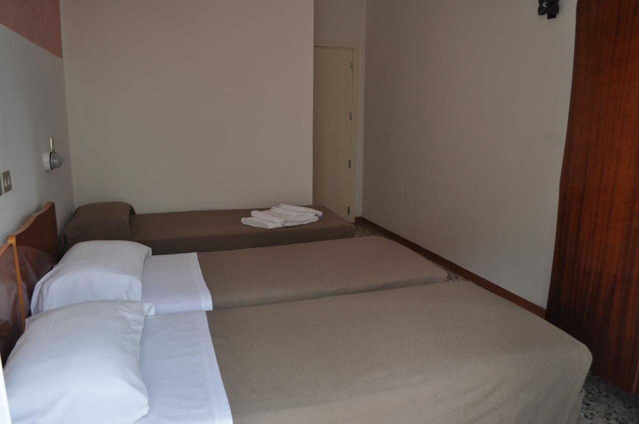 Hotel Urano Cattolica Extérieur photo