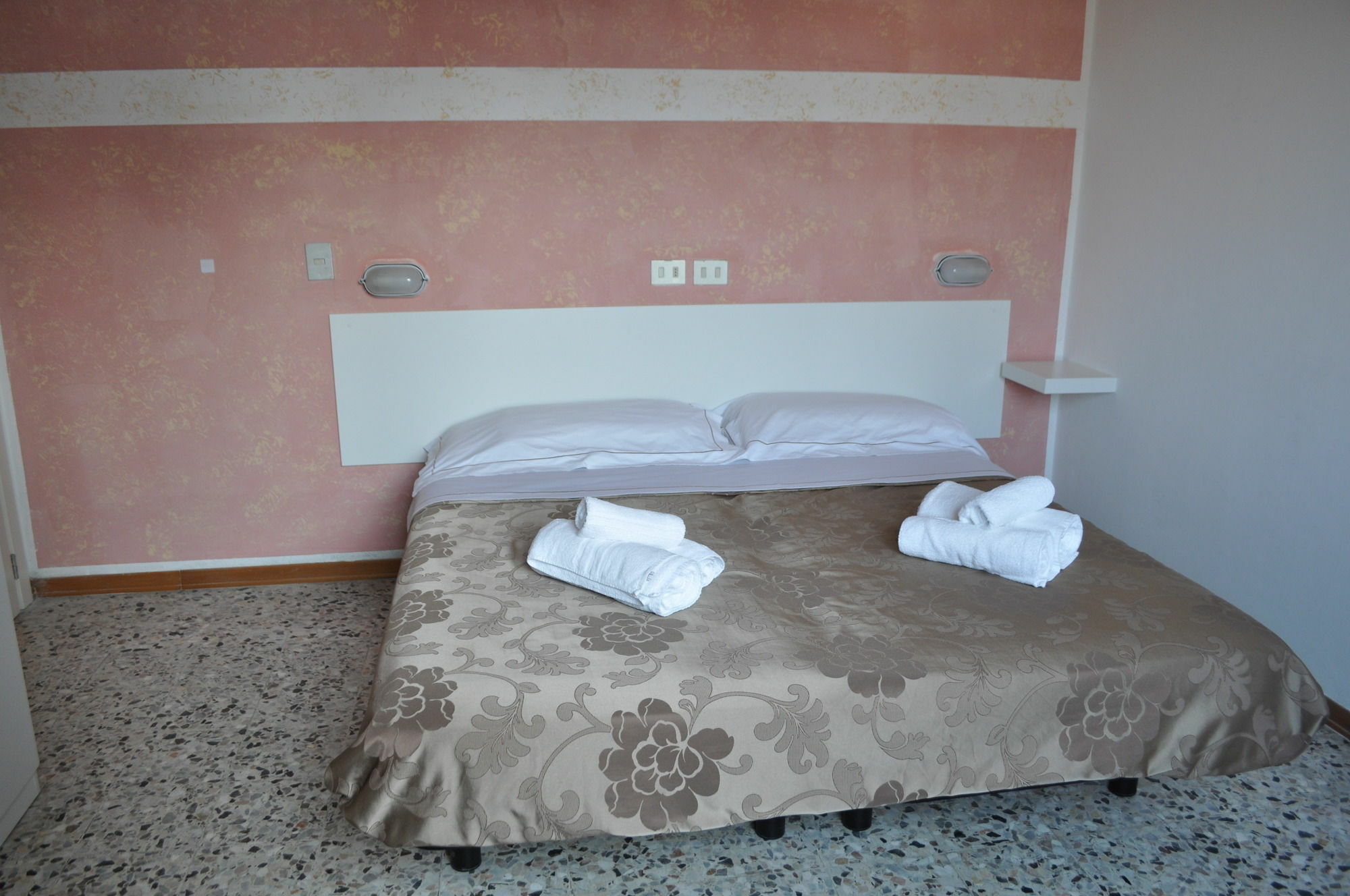 Hotel Urano Cattolica Extérieur photo